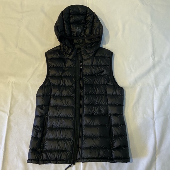 Aritzia Jackets & Blazers - Aritzia Botanie Puffer Vest